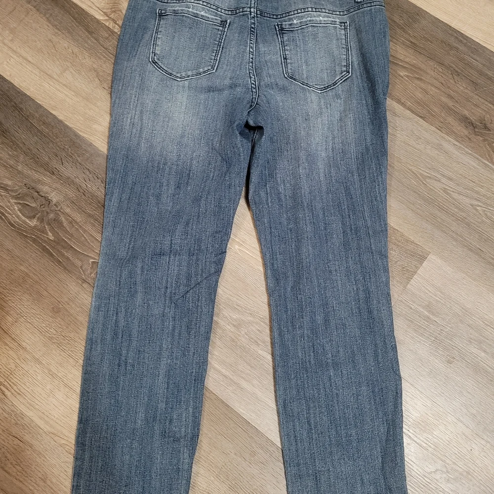 📌SOLD📌Mid rise skinny jeans - Picture 2 of 6